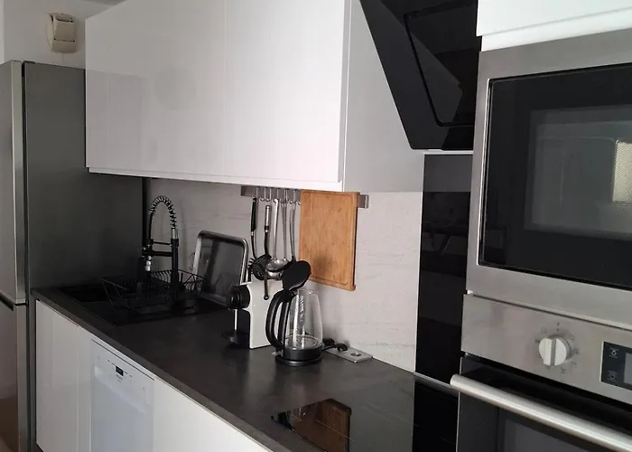 T3 Spacieux Avec Terrasse & Vue Parc, Calme Absolu شقة